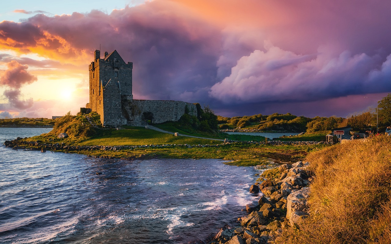 hrad Dunguaire, Irsko 